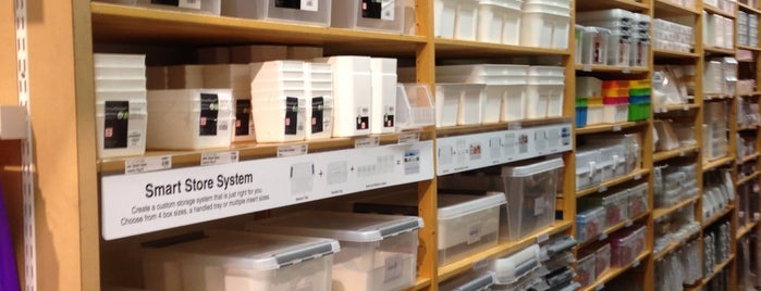The Container Store is one of สถานที่ที่ Lauren ถูกใจ.