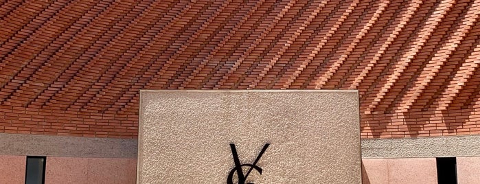 Musée Yves Saint Laurent is one of À tester à Marrakech.
