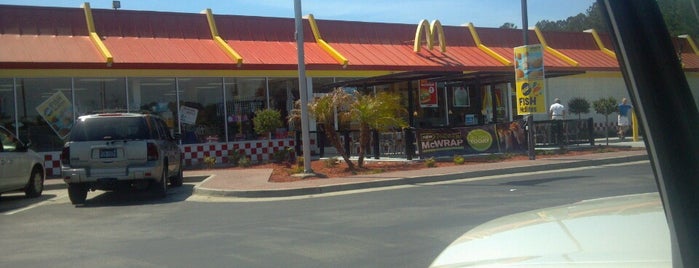 McDonald's is one of สถานที่ที่ Wayne ถูกใจ.