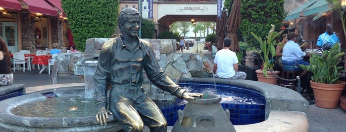 Sonny Bono Plaza is one of Toddさんのお気に入りスポット.