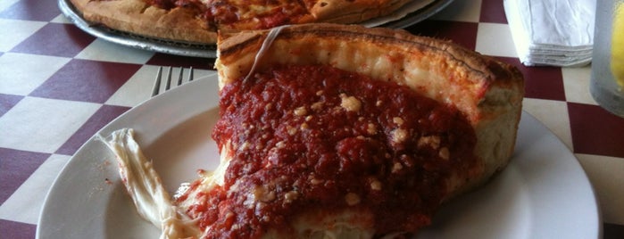 Giordano's is one of Locais curtidos por April.