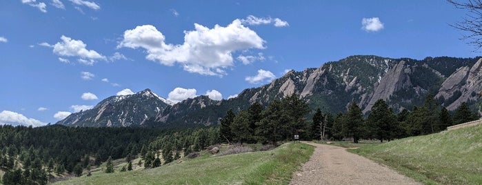 Enchanted Mesa Trail is one of Lugares favoritos de Josh.