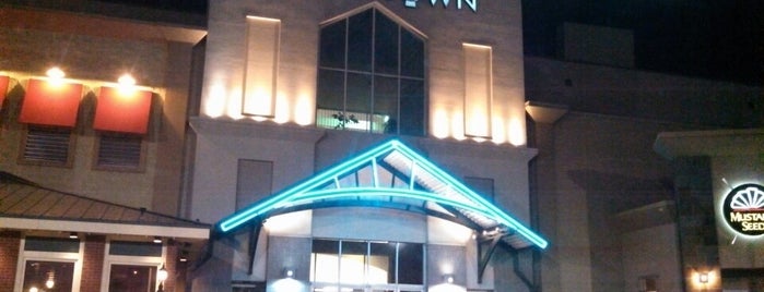 NorthTown Mall is one of Posti che sono piaciuti a Gaston.