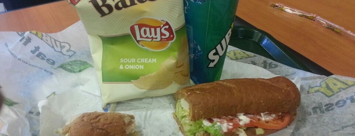 SUBWAY is one of Lugares favoritos de Alison.