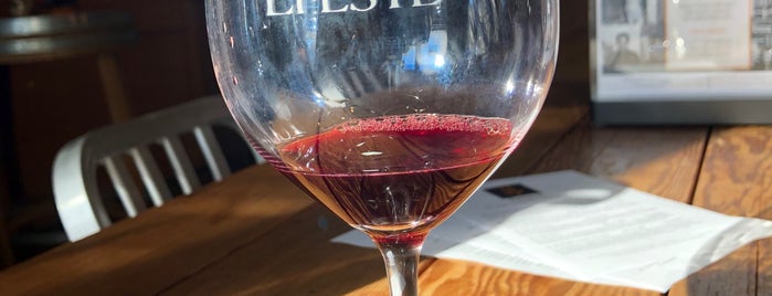 Efeste Winery is one of Lugares favoritos de Jelena.
