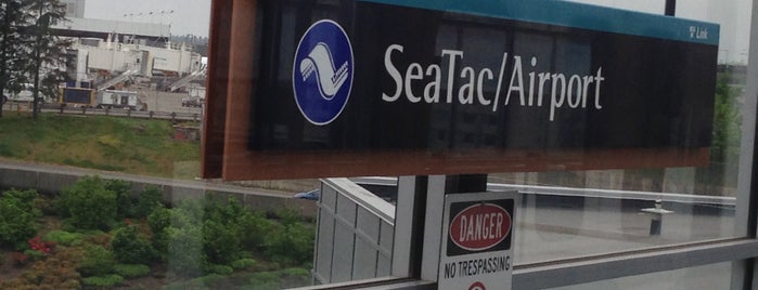 SeaTac/Airport Link Station is one of Tempat yang Disukai Scott.