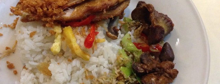 Ayam Goreng JAKARTA 2 is one of Locais curtidos por Hendra.