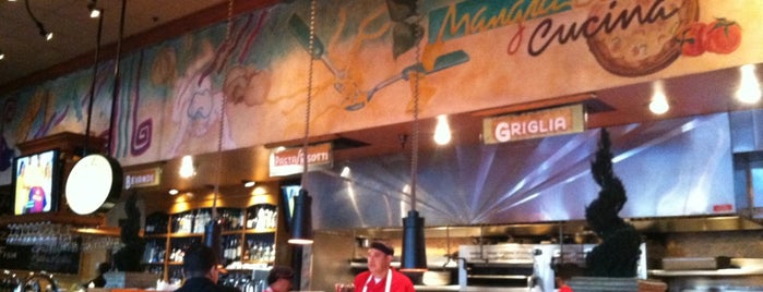 Mangia Bene Restaurant is one of สถานที่ที่บันทึกไว้ของ Brad.