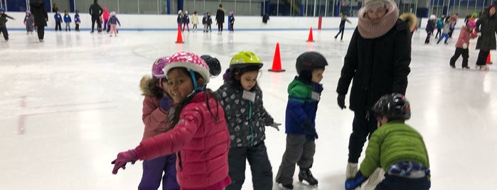 Hommocks Park Ice Rink is one of Places.