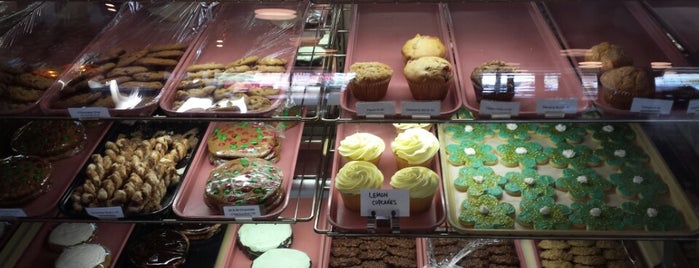 Four Reasons Bakery and Deli is one of Gems in small towns.
