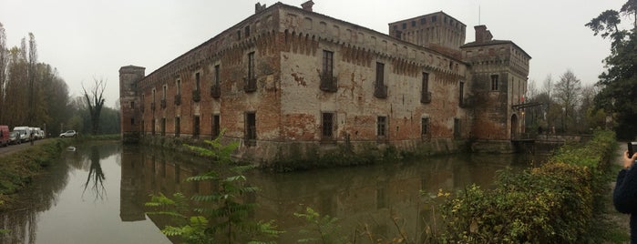 Castello Di Padernello is one of 1️⃣ Day Trip 🛵 (from Milan).