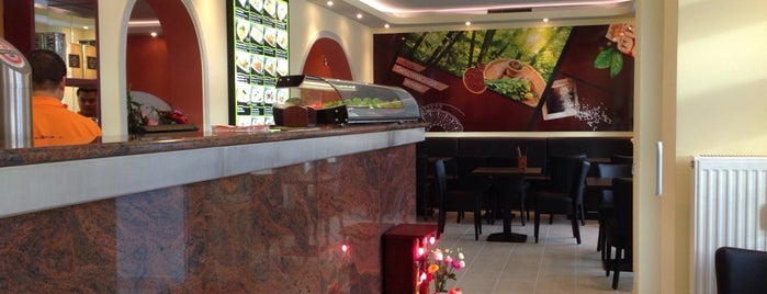 Asia Cuisine & Sushi Bar is one of Tempat yang Disukai Michael.