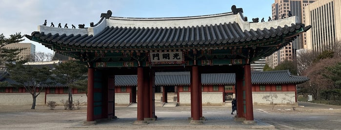 Deokhongjeon is one of 문화유산.