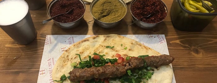 Hayri Usta Ocakbaşı is one of yemek.