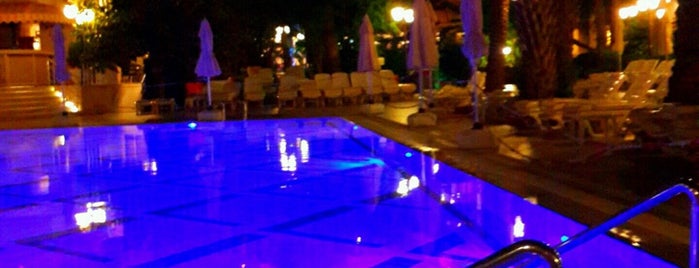 Hotel Aqua is one of Posti che sono piaciuti a Buğra.