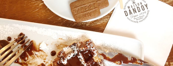 Maison Dandoy - Tearoom & Waffle is one of Posti che sono piaciuti a Kaz.