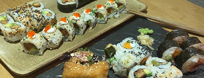 MakiMaki Sushi Green is one of Food Keulen.