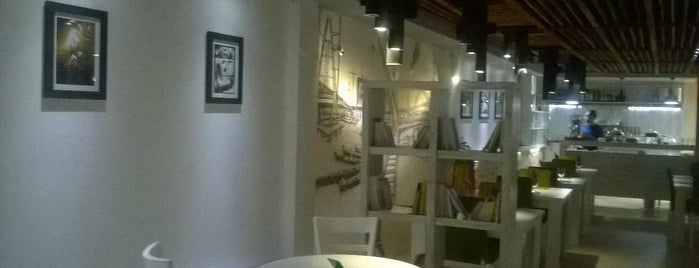 Leo Restaurant & Café | كافه رستوران لئو is one of Café Ahvaz.