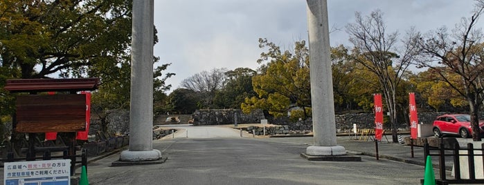 Hiroshima Gokoku Shrine is one of ヤン : понравившиеся места.