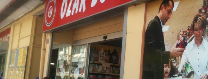Özar Market is one of Posti che sono piaciuti a Ali Volkan.