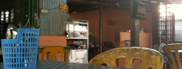 Kedai Roti Canai DapurArang is one of Jalan2 melaka.