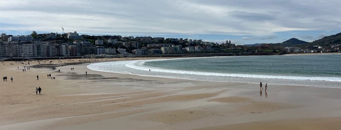 Playa de La Concha / Kontxa Hondartza is one of San Sebastian.