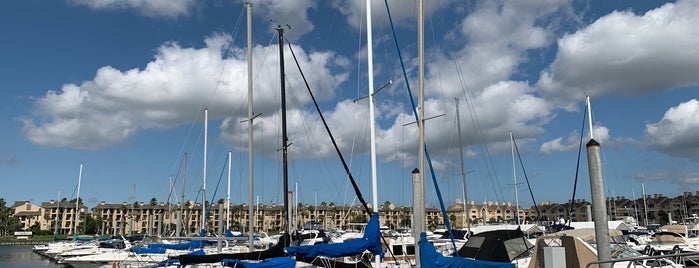 South Shore Harbour Marina is one of ESTHER'in Beğendiği Mekanlar.