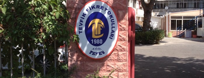 Tevfik Fikret Lisesi is one of Tempat yang Disukai Özlem.