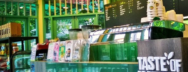 Café Amazon is one of Tempat yang Disukai Vee.