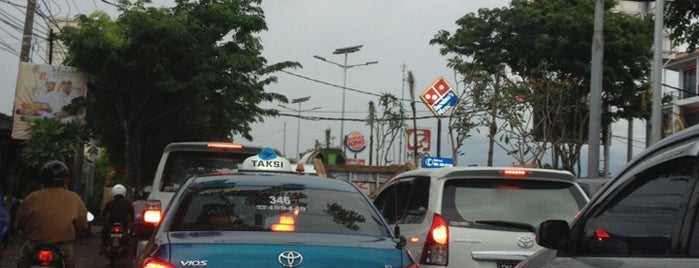 T Junction By Pass Ngurah Rai - Tayening Kedonganan is one of masih ragu.