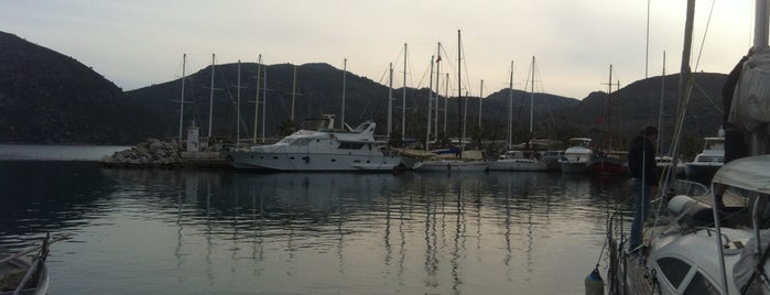 Bozburun Marina is one of Posti che sono piaciuti a Samet.