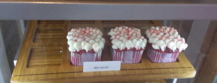 Cupcakes Cubed is one of Lugares favoritos de Justin.