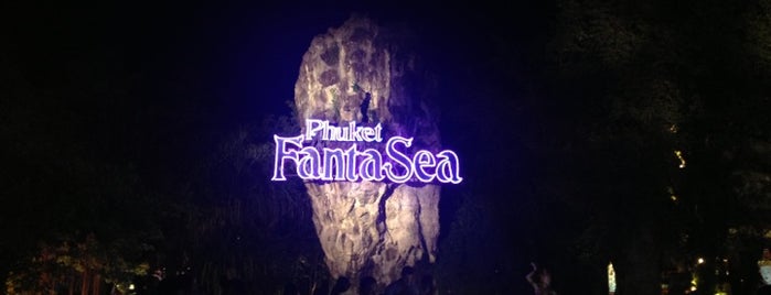 Phuket FantaSea is one of Места.