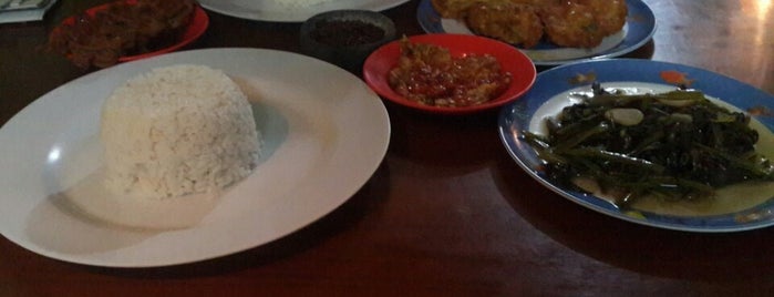 Gubug Bakar & Bakar is one of Must-visit Food in Malang.
