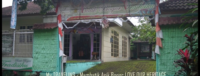 Batik Bogor Tradisiku is one of Toko Kerajinan.