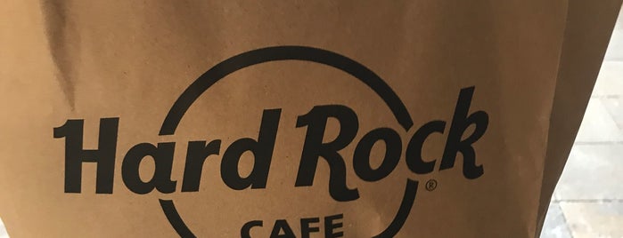 Hard Rock Cafe Mallorca Rock Shop is one of Locais curtidos por Murat.