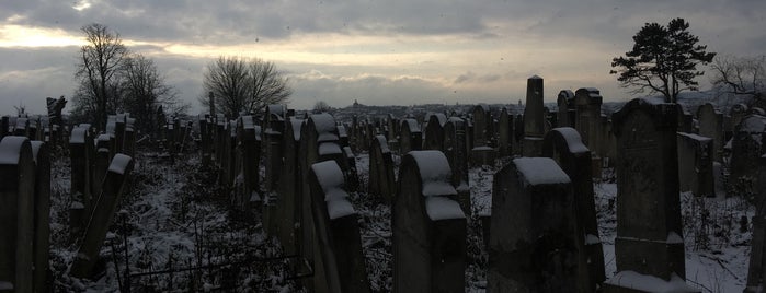 Кладовище на Зеленій is one of Черновіци.