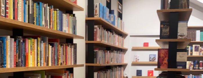 Neo Books & Coffee is one of สถานที่ที่ Haya ถูกใจ.