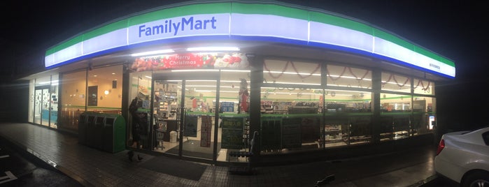 FamilyMart is one of 電源 コンセント スポット.