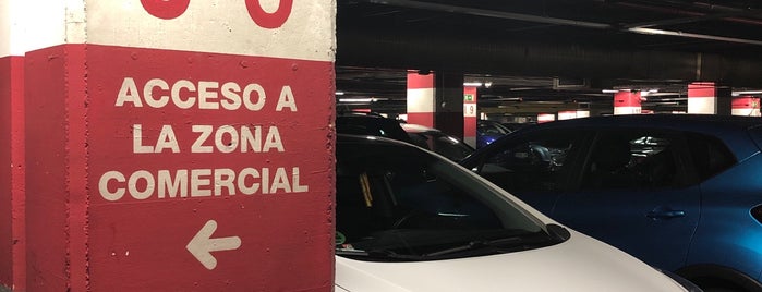 Parking CC. Vaguada is one of สถานที่ที่ Alvaro ถูกใจ.