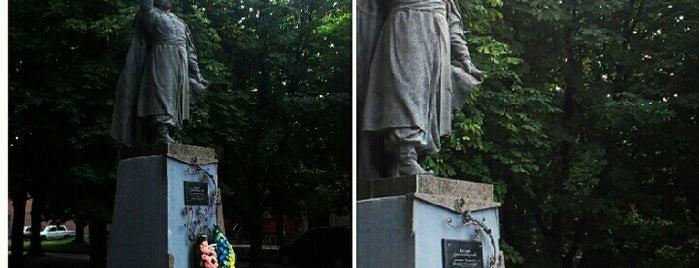 Пам`ятник Б.Хмельницькому is one of Памятники достопримечательности в Ровно.