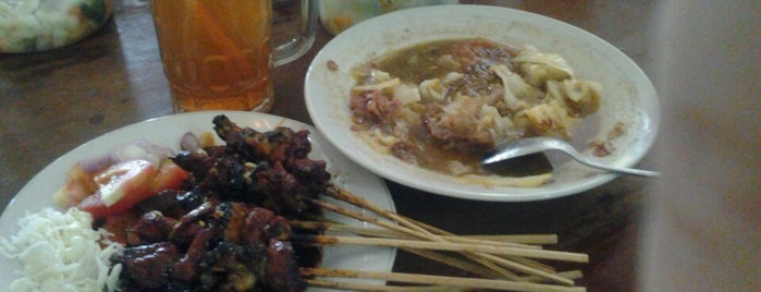 Sate kambing pak jono is one of Local Food JABOTABEK.