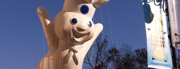 Macy's Thanksgiving Day Parade is one of Locais curtidos por Naked.