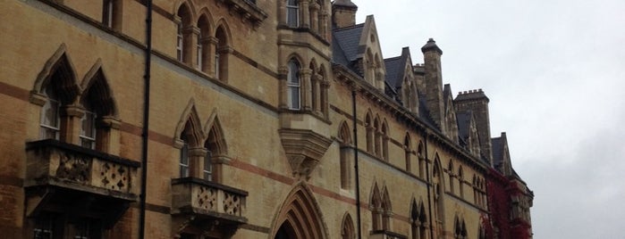Université d'Oxford is one of University.