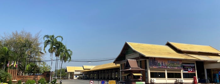 Sukhothai Bus Terminal is one of Tempat yang Disukai Rocio.
