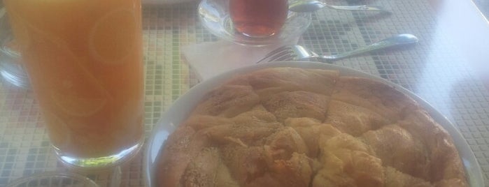 Aysun Börek Ve Kahvaltı Salonu is one of Esim'in Beğendiği Mekanlar.