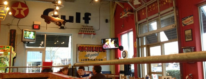 Fuel Pizza Cafe is one of Lugares favoritos de Kelly.