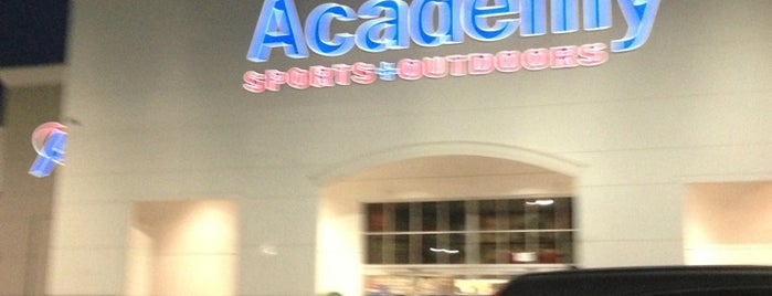 Academy Sports + Outdoors is one of สถานที่ที่ Lauren ถูกใจ.