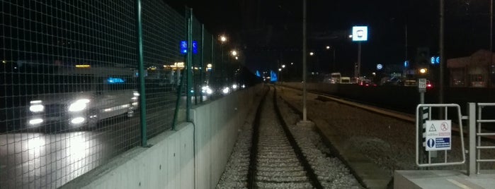Cumalıkızık - Değirmenönü Metro İstasyonu is one of M1 Emek - Kestel Metro Hattı.