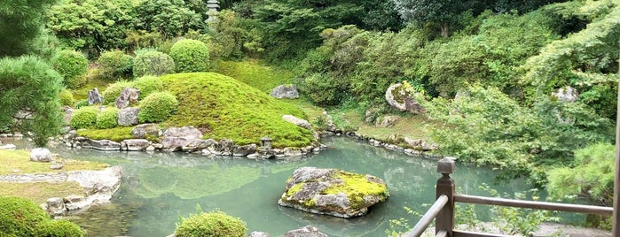 青蓮院庭園 is one of Lugares favoritos de Nonono.